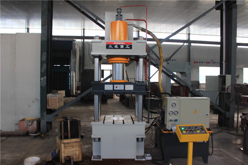 四柱油壓機調整壓力時要注意哪些事項