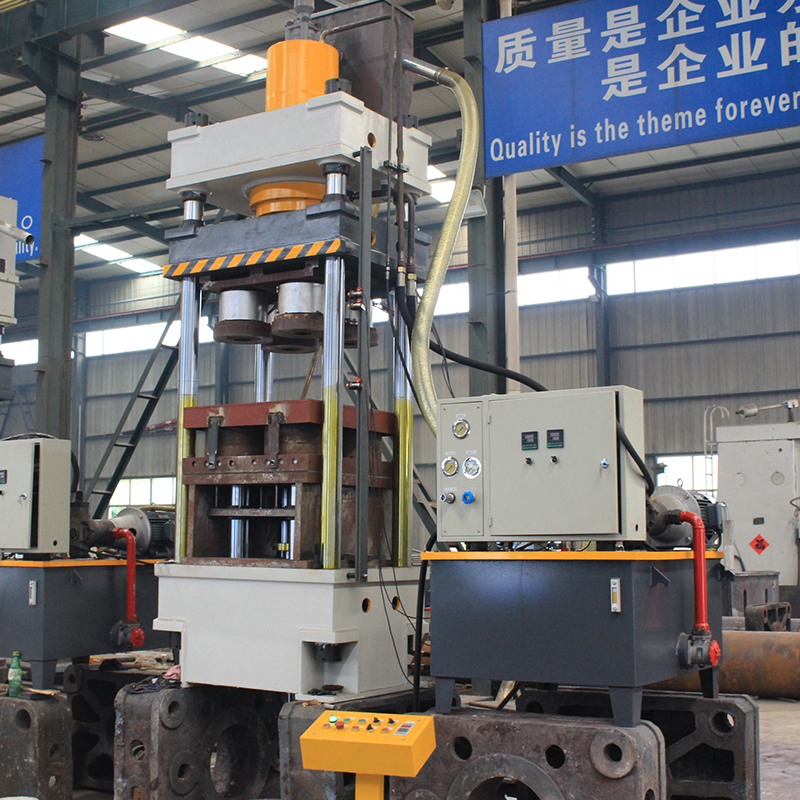 四柱油壓機(jī)在使用時如何減小振動幅度？