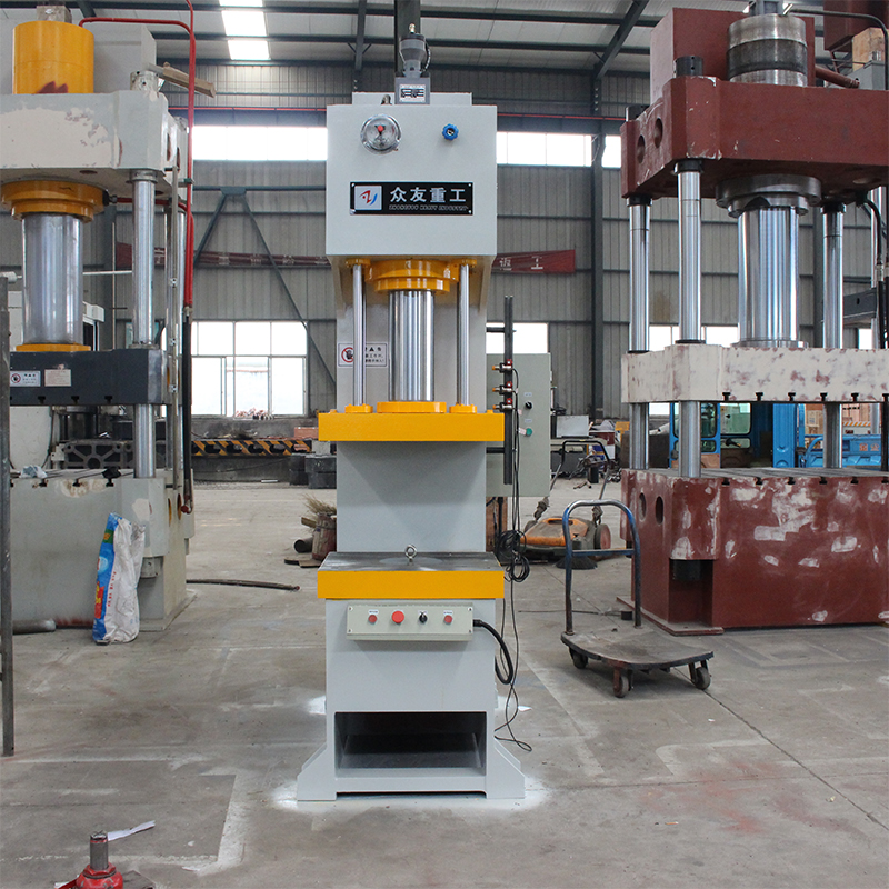 63T帶四向?qū)е絾伪垡簤簷C(jī)