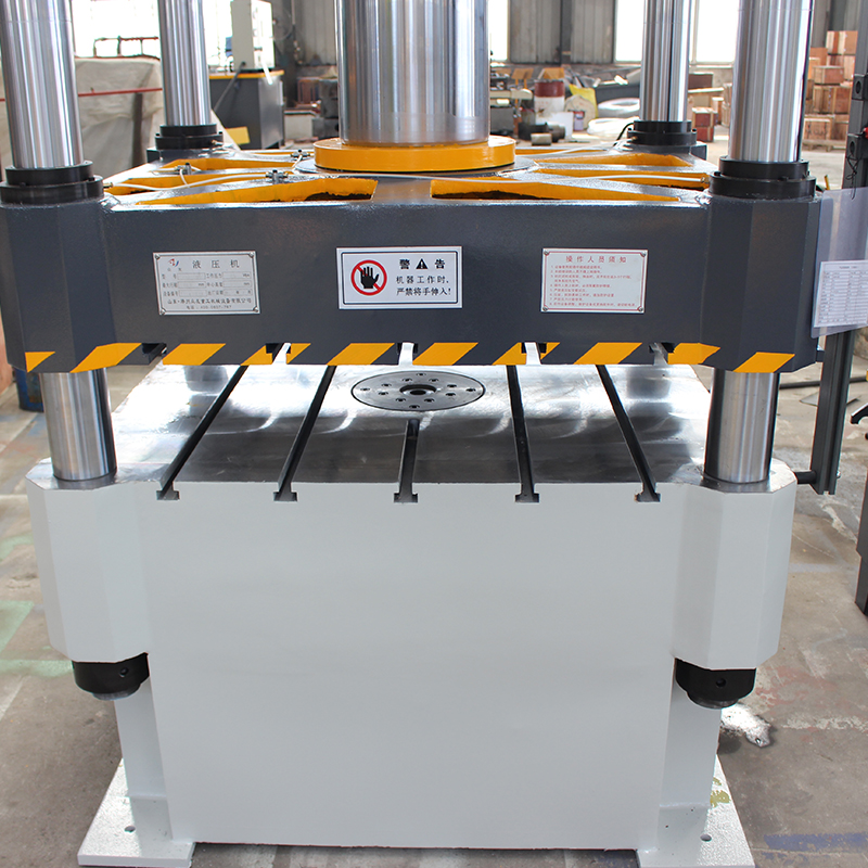 200噸四柱大臺面液壓機