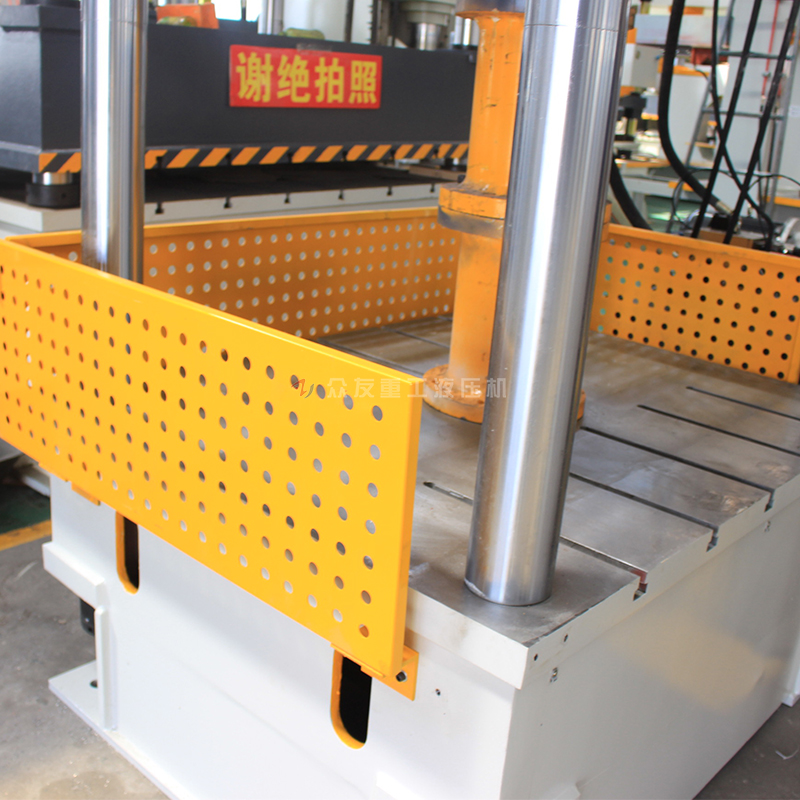 200噸帶安全鎖四柱液壓機