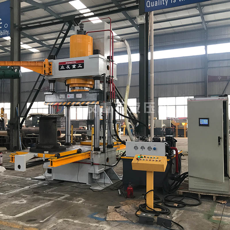 四柱油壓機工作過程中應注意什么？